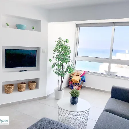 Sea The Sunrise * Lárnaka